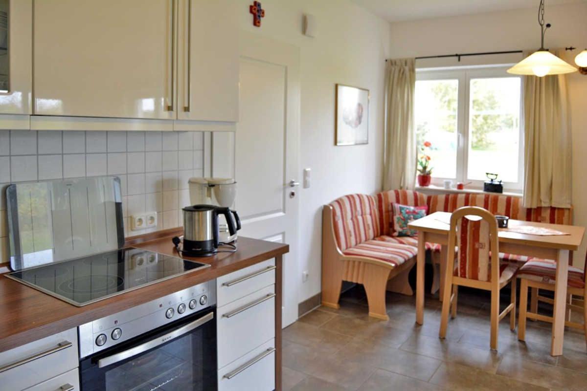 Reetdachhaus Im Fischerdorf Freest Bagian luar foto